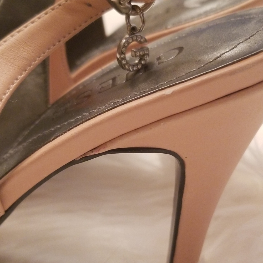 Guess - Picture 3 of 7